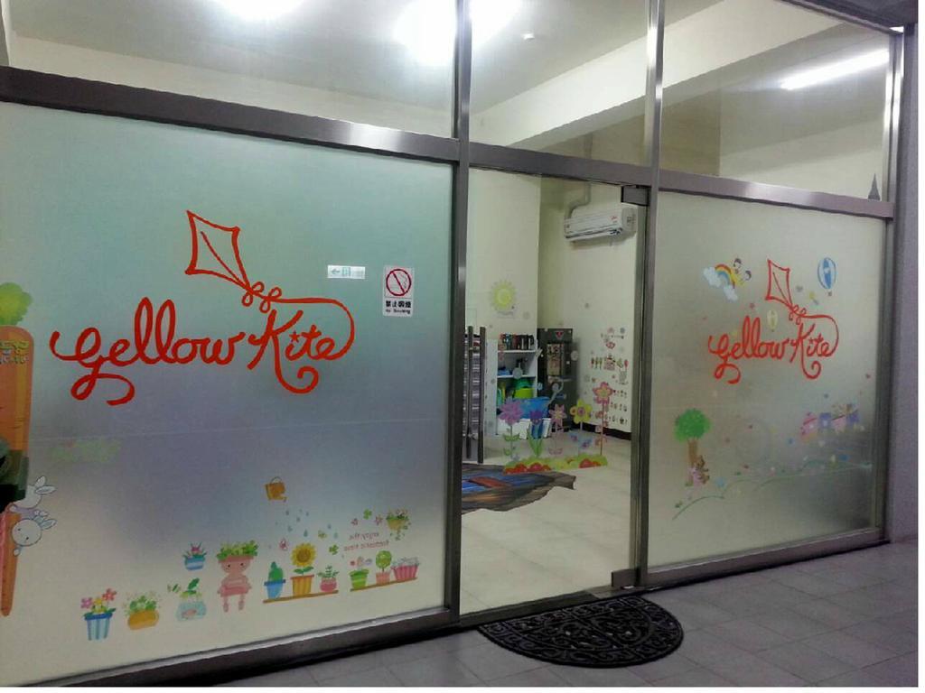 Yellow Kite Hostel Tainan Luaran gambar