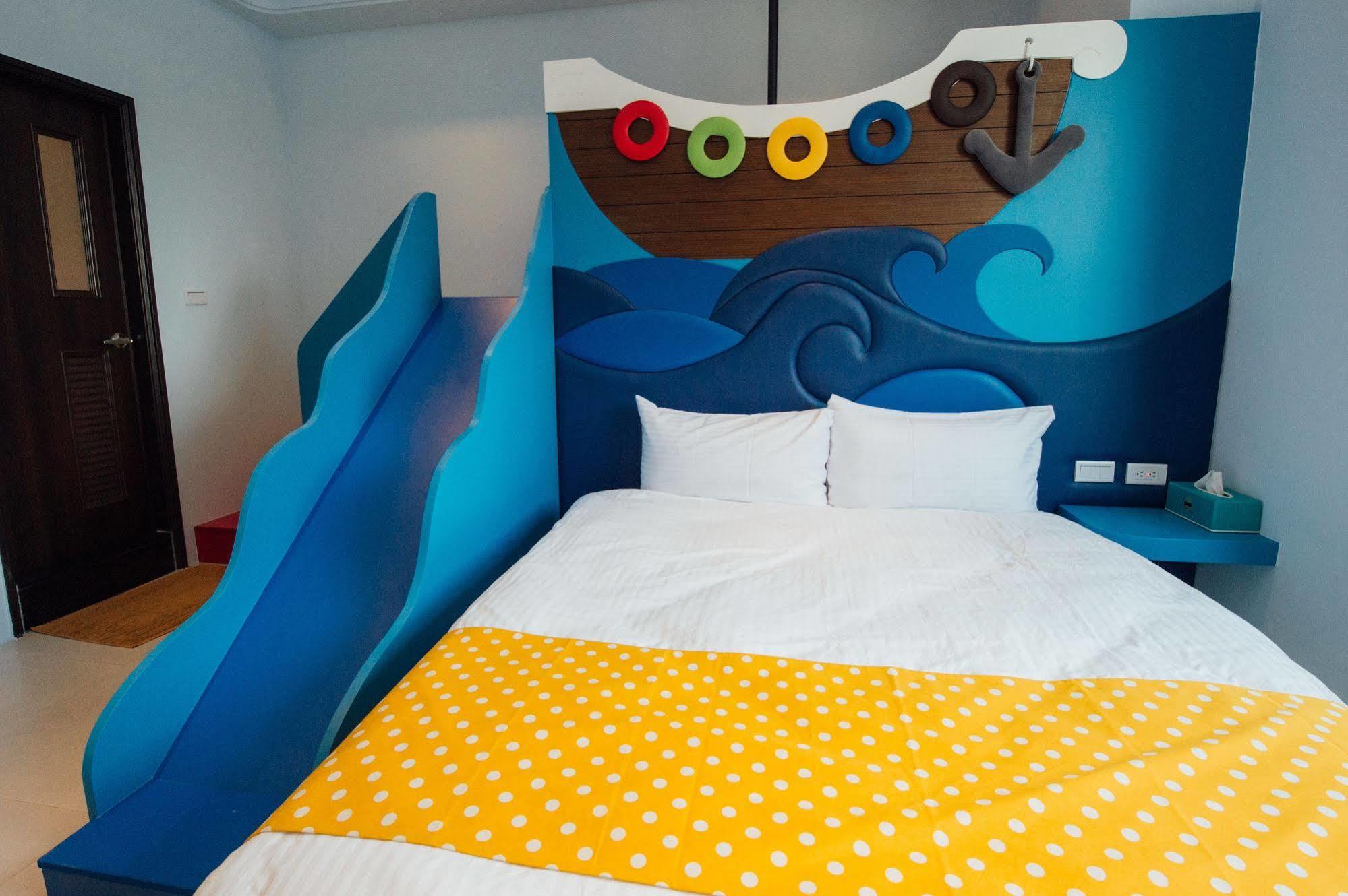 Yellow Kite Hostel Tainan Luaran gambar
